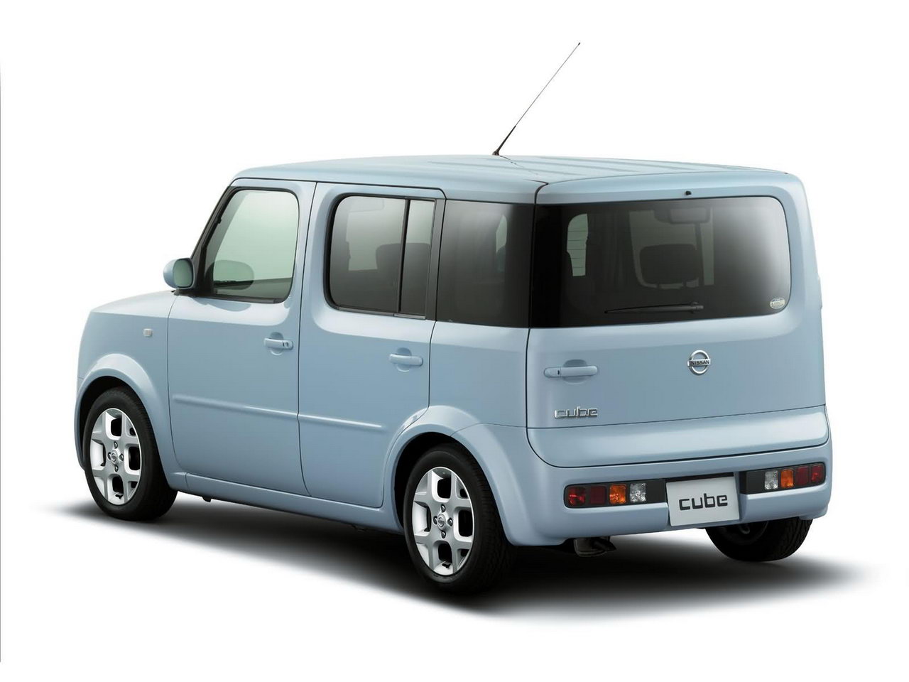 Nissan Cube 2003 002.jpg